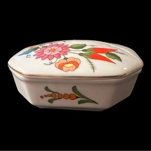 Kalocsa Floral, Budapest Kezifestes Vintage Hand Painted Trinket Jewelry Box
